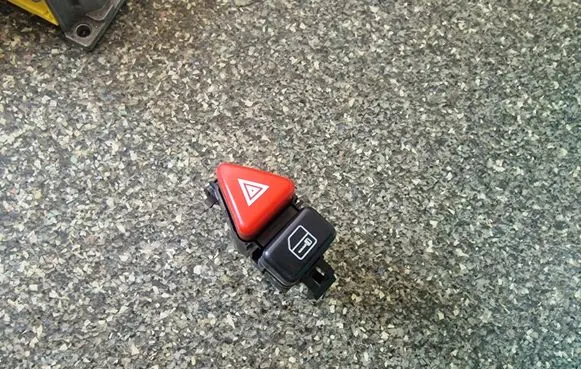 Mercedes-Benz A W168 Hazard light switch