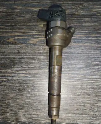 BMW 5 F10 F11 Fuel injector 0445110382
