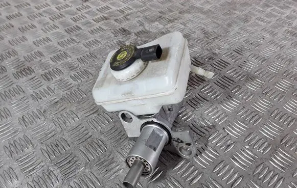 Brake fluid reservoir