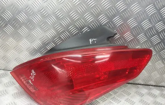 Peugeot 308 Rear/tail lights 9680425680