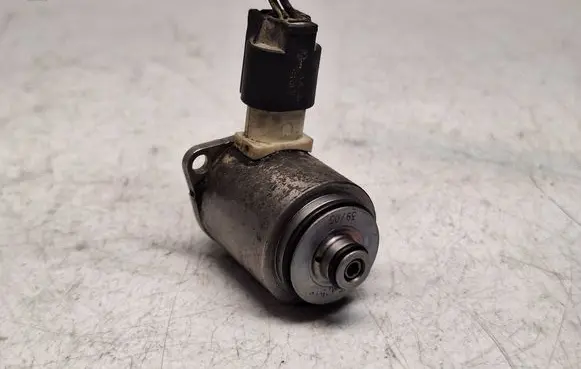 BMW 5 E60 E61 Hydraulic servotronic pressure valve 32106788658