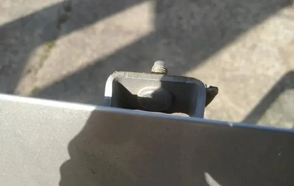 Tailgate/trunk/boot hinge