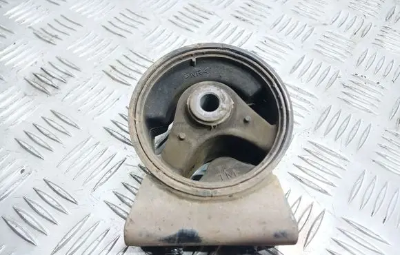 Suzuki SX4 Engine mount bracket