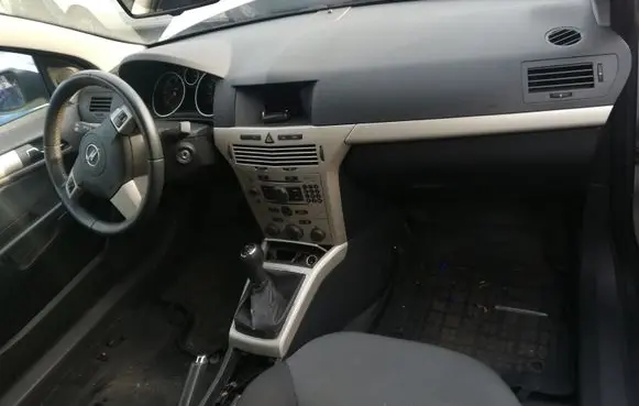 Opel Astra H Dashboard
