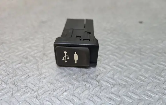 Toyota Corolla E160 E170 USB socket connector 861900D030