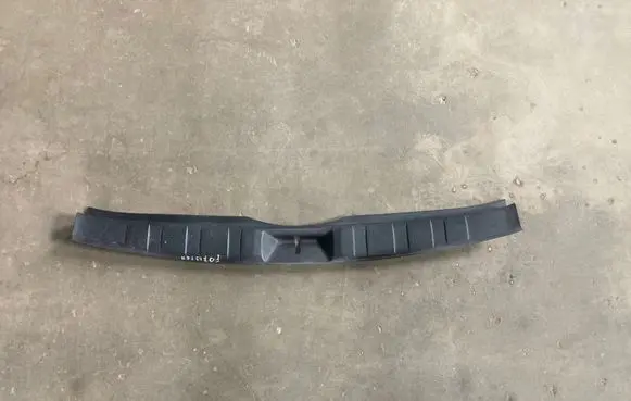 Trunk/boot sill cover protection