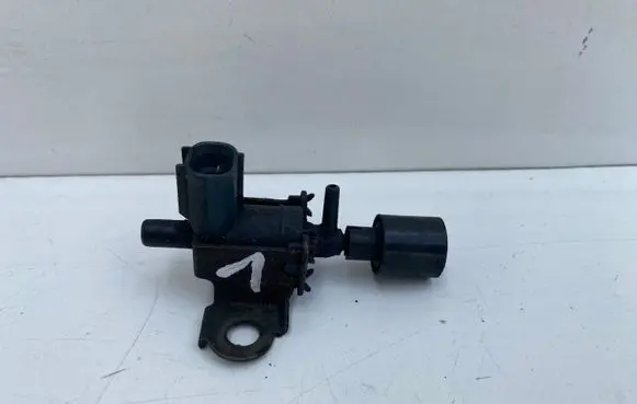 Toyota Avensis T220 Vacuum valve 9091012219
