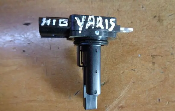 Toyota Yaris Mass air flow meter 222040V020