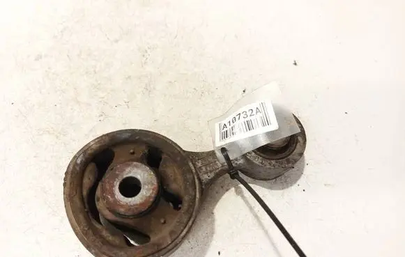 Honda CR-V Engine mount bracket