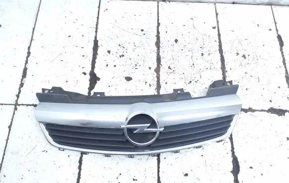 Opel Zafira B Front bumper upper radiator grill 13136136