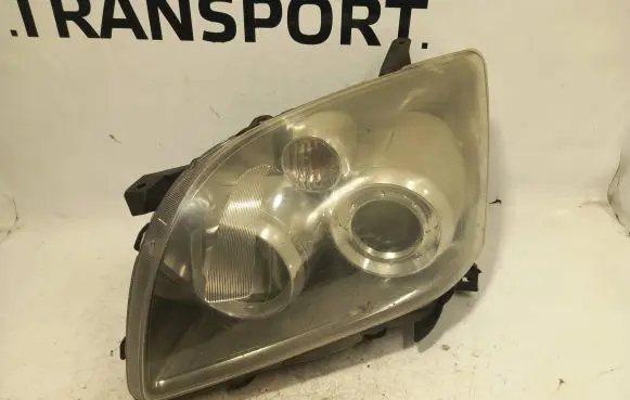 Toyota Avensis T250 Headlight/headlamp 1444144