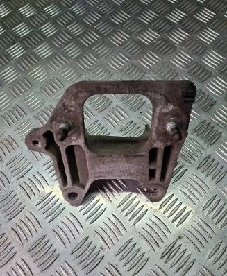 Opel Vivaro Gearbox mounting bracket 112228161R