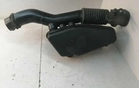 Toyota Prius (XW30) Intake resonator 1789337040