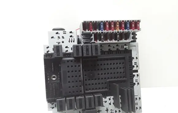 Volvo S60 Fuse module 08679899 08696098