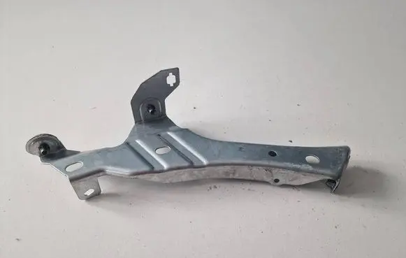 Ford Focus Fender mounting bracket JX7B-A16019-AD JX7BA16019AD