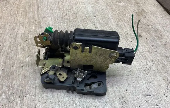 Renault Master II Front door lock 