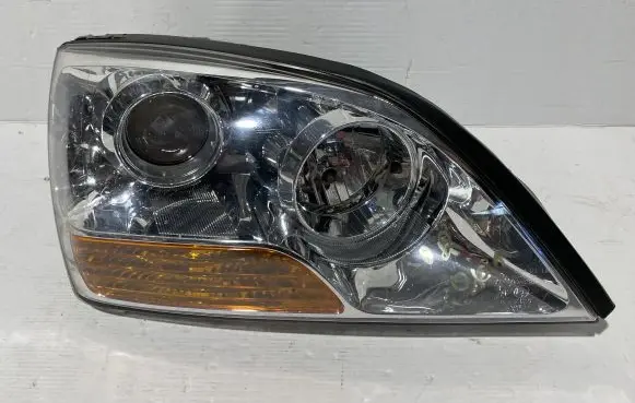KIA Sorento Headlight/headlamp 921023E5