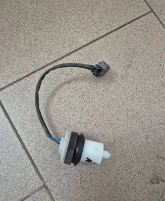 Hyundai Tucson TL Windshield washer fluid level sensor 