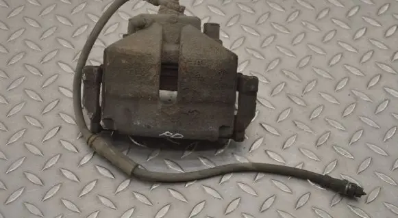 Volkswagen PASSAT B7 Front brake caliper