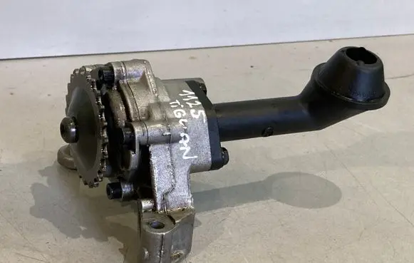 Volkswagen Tiguan Oil pump 038115121C
