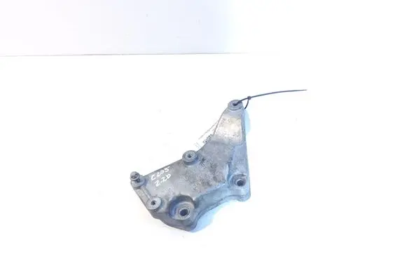 Mercedes-Benz C W205 Engine mounting bracket A6510940039