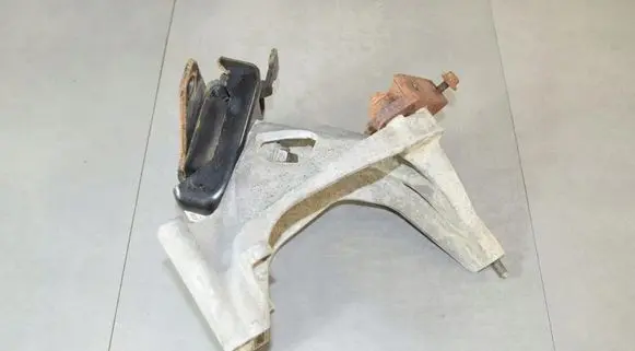 Volkswagen Amarok Engine mounting bracket 03L199308