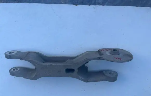 Jeep Cherokee Gearbox mounting bracket 