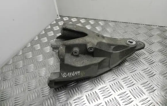 Volkswagen Transporter - Caravelle T5 Engine mounting bracket 7E0199370 VD11644