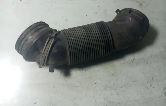 Skoda Octavia Mk2 (1Z) Air intake hose/pipe 1K0129684L