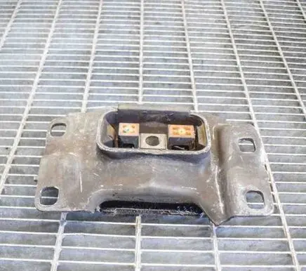 Ford Focus Gearbox mount DV617M121BA
