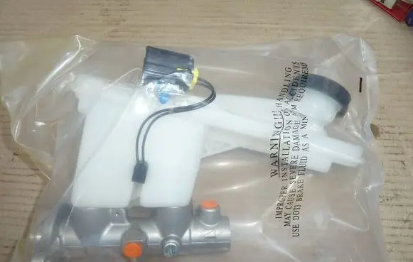 Mazda MPV Master brake cylinder J3103088