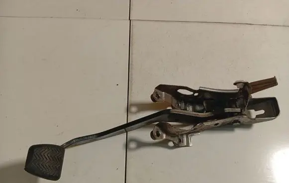 Toyota Auris 150 Clutch pedal