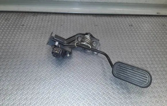 Toyota Avensis Verso Accelerator throttle pedal