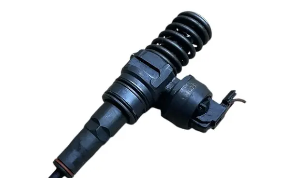 Volkswagen Golf V Fuel injector 0414720215 038130073AG 038130073