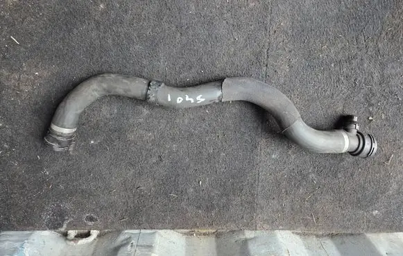 BMW 5 G30 G31 Engine coolant pipe/hose 8602871