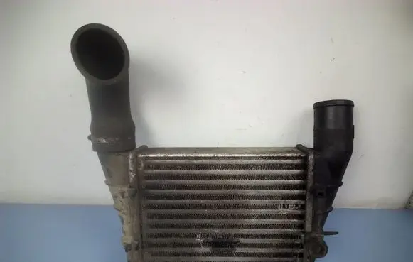 Volkswagen PASSAT B5 Intercooler radiator 058145805D 1435601