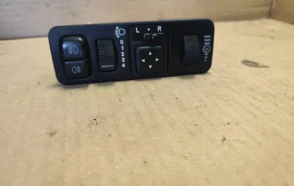 Mitsubishi Space Star Other switches/knobs/shifts MR740608 09118
