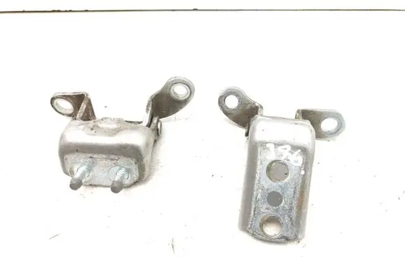 Toyota Corolla E120 E130 Rear door hinge set 1C0