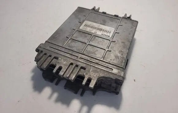 Renault Megane I Engine control unit/module 0281010077 7700114644 7700111552
