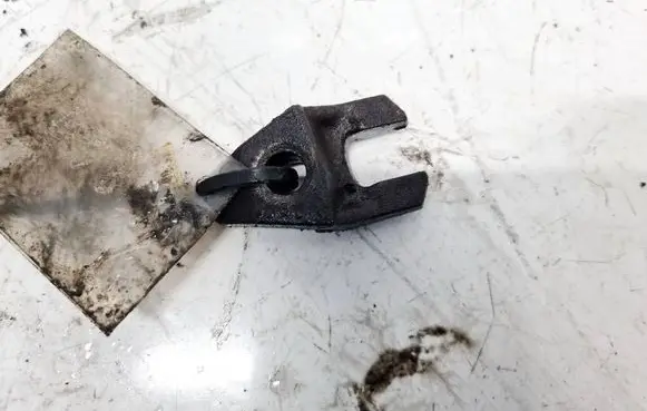 Citroen C4 II Picasso Fuel Injector clamp holder 