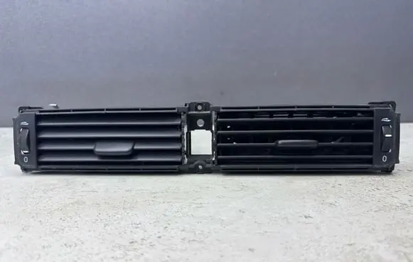 Volvo V70 Dash center air vent grill 30643315