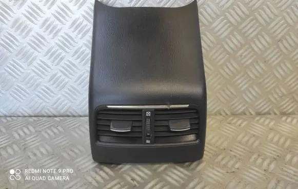 Rear air vent grill