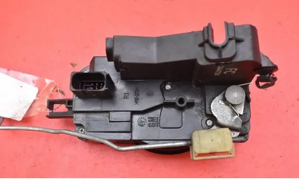 Opel Vectra C Front door lock 24447341