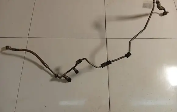 Volkswagen PASSAT B6 Air conditioning (A/C) pipe/hose 