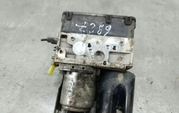 Toyota Prius (NHW20) ABS Pump 4451047050