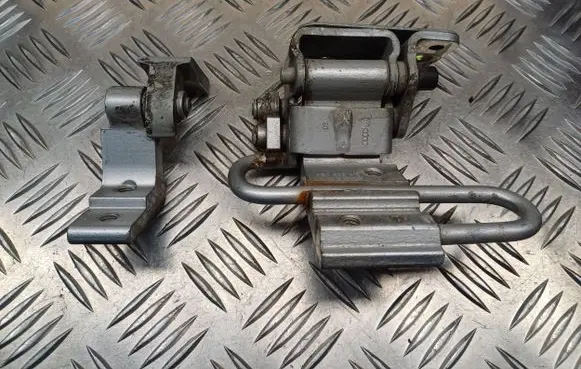 Rear door hinge set