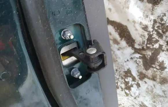 Ford Focus Rear door check strap stopper