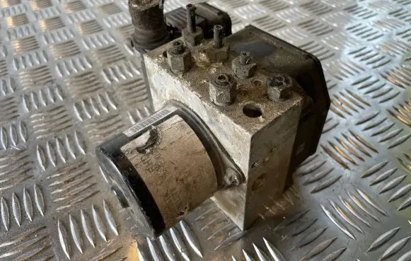Opel Insignia A ABS Pump 13316697