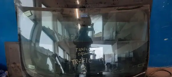 Renault Trafic III (X82) Front windscreen/windshield window 43R00443 DOT765AS1M461