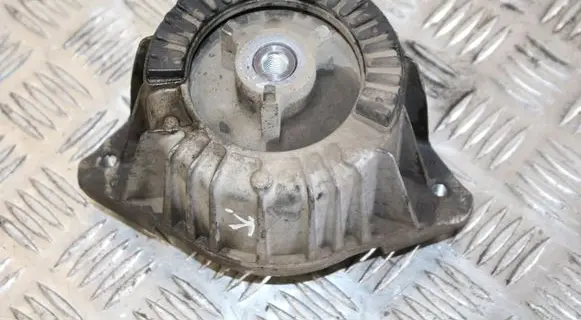 Mercedes-Benz E W212 Engine mount bracket A2122404117